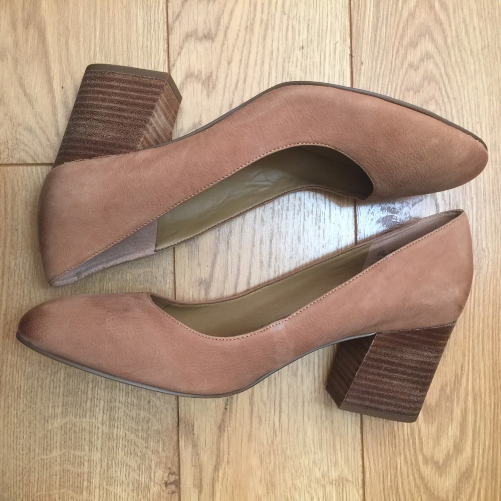 NWOB Franco Sarto beige stacked heel pumps